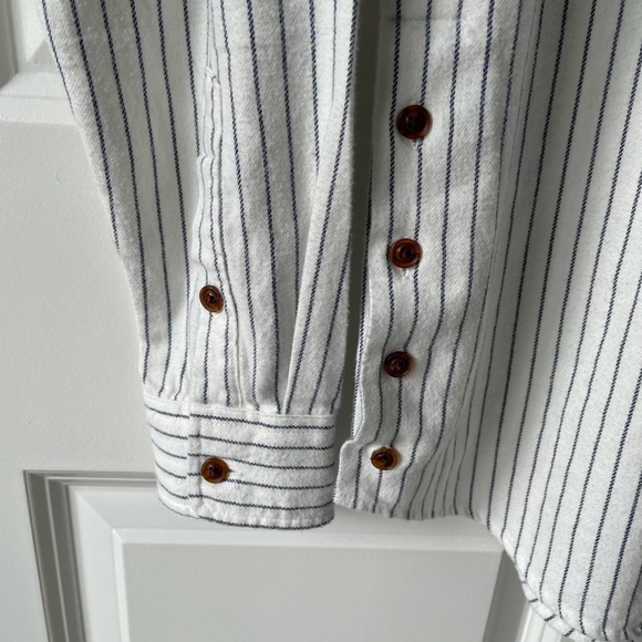 Marine Layer Organic Cotton White stripe pull over size medium - Picture 5 of 7